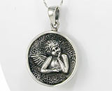 Pandantiv inger, simbol al puritatii: Pandantiv rotund cu inger din argint cu aspect patinat 