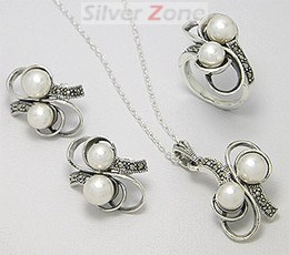 Set din argint cercei, pandantiv, inel cu marcasite si perle 