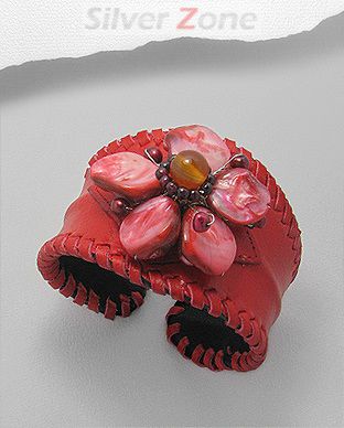 Bratara din piele rosie cu floare din scoica vopsita, perle de cultura vopsite, granate si agata 33-1-i19383R