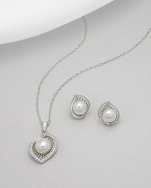 Set din argint cu perle de cultura si zirconia: cercei si pandantiv 15-1-i4242