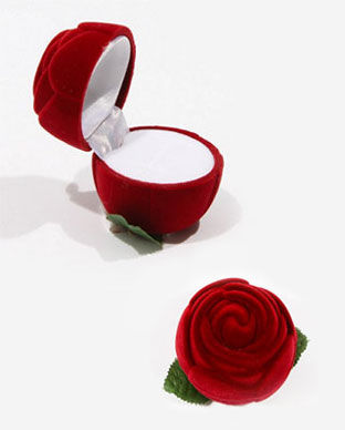 Cutiuta pentru inel in forma de trandafir rosu 44-1068