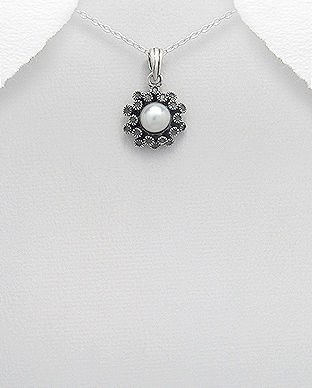 Pandantiv model floare cu aspect patinat din argint si perla alba de cultura 17-1-i53237