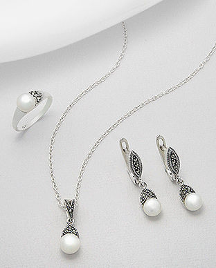 Set din argint: inel, cercei si pandantiv cu marcasite si perla de cultura 15-1-i53238