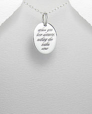 Pandantiv oval din argint gravat cu mesaje de dragoste 17-1-i23117